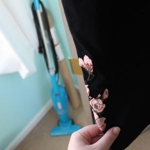 🌸 Plus Size Floral Embroidered Leggings 🌸